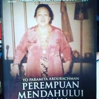 Yo Paramita Abdurachman: perempuan mendahului zaman : in search of living traditions and art